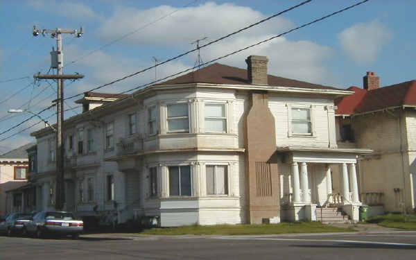 404 International Blvd in Oakland, CA - Building Photo - Building Photo