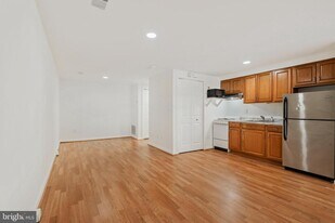 9837 Hellingly Pl, Unit 71 in Montgomery Village, MD - Building Photo