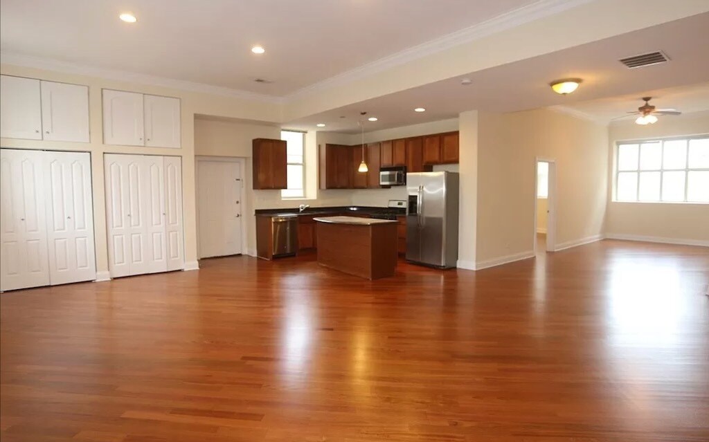 1231 N Ashland Ave, Unit G01C in Chicago, IL - Building Photo