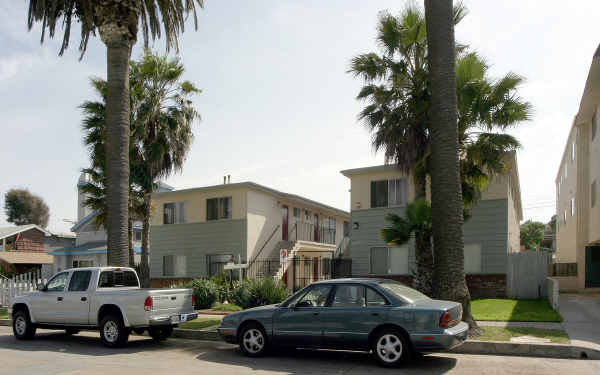 5057 Narragansett Ave in San Diego, CA - Foto de edificio