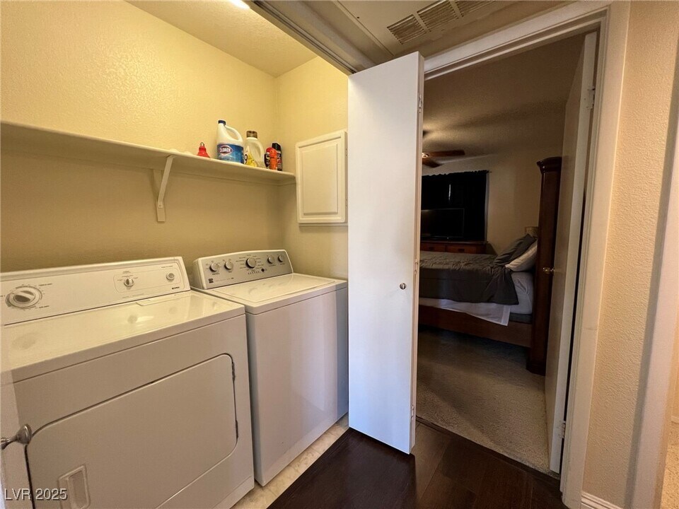 8410 Eldora Ave in Las Vegas, NV - Building Photo