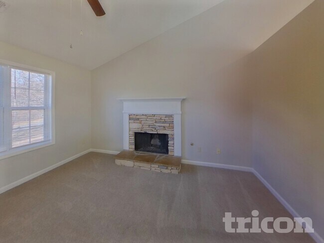 7955 Streamside Ln in Cumming, GA - Foto de edificio - Building Photo