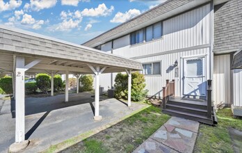 21 Pebblestone Cir in Suffield, CT - Building Photo - Building Photo