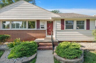 2898 Yorkshire Rd in Birmingham, MI - Building Photo - Building Photo