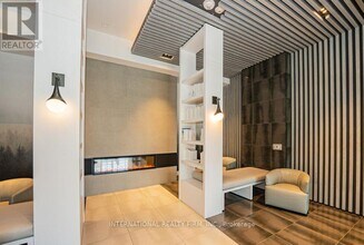 2481 Taunton Rd in Oakville, ON - Building Photo - Building Photo