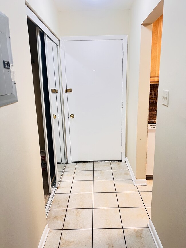 655 Deepwoods Dr in Mundelein, IL - Building Photo - Building Photo