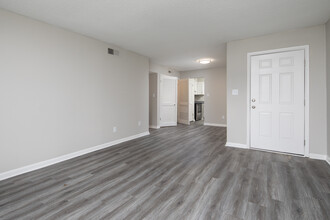 Hoover Village in Birmingham, AL - Building Photo - Interior Photo