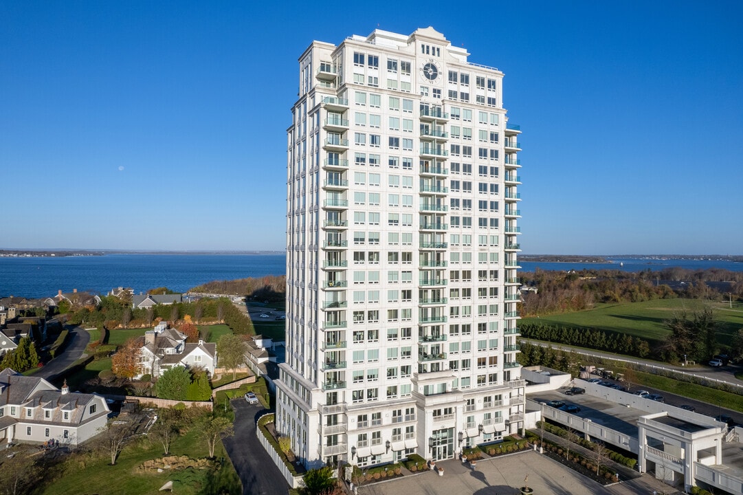 The Tower at Carnegie Abbey in Portsmouth, RI - Foto de edificio