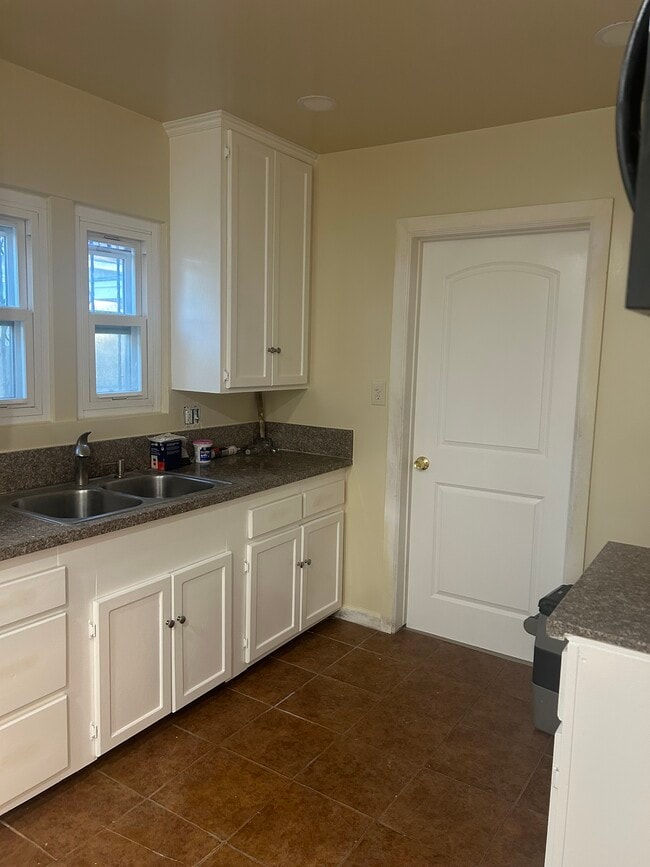 property at 11116 Doty Ave