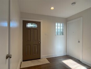 5899 Fairdale Ln in Houston, TX - Building Photo - Building Photo