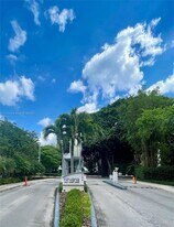 700 NE 63rd St in El Portal, FL - Building Photo