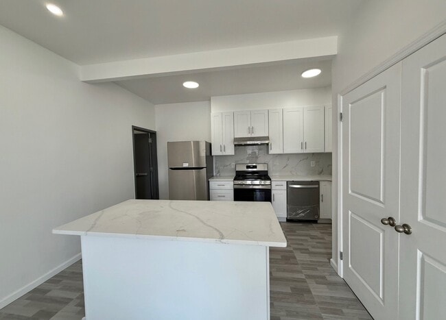 17 Kearny Ave, Unit 1 in Kearny, NJ - Foto de edificio - Building Photo