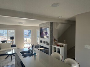 846 Daniels Way SW in Edmonton, AB - Building Photo - Building Photo