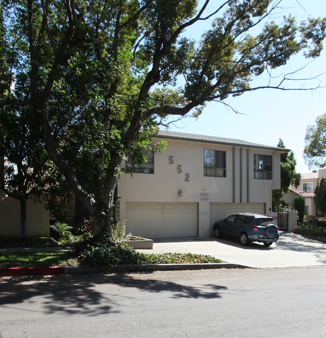 552 E San Jose Ave in Burbank, CA - Foto de edificio - Building Photo