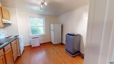 1302 Crozet Ave in Crozet, VA - Foto de edificio - Building Photo