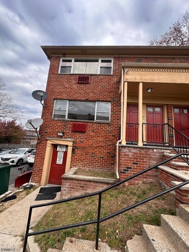 property at 916 Stuyvesant Ave.