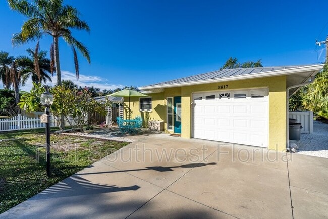 3617 Iroquois Ave in Sarasota, FL - Foto de edificio - Building Photo
