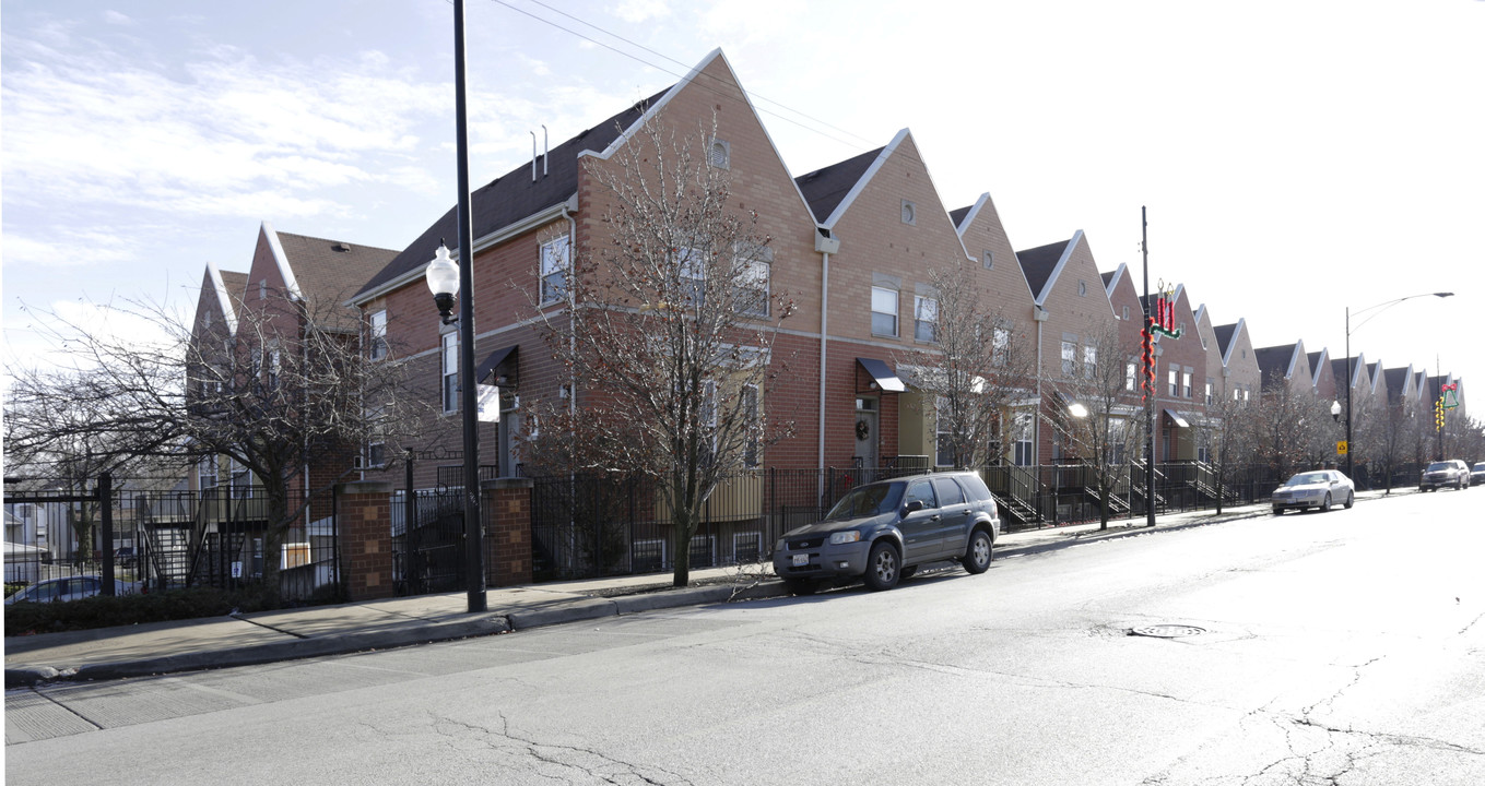 Roseland Ridge Apartments in Chicago, IL - Building Photo