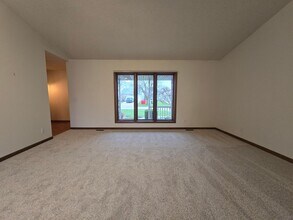 1508 Glenshire Dr in Champaign, IL - Building Photo - Building Photo