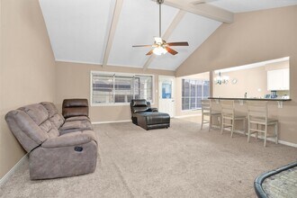 16327 Green Shade Dr in Houston, TX - Foto de edificio - Building Photo