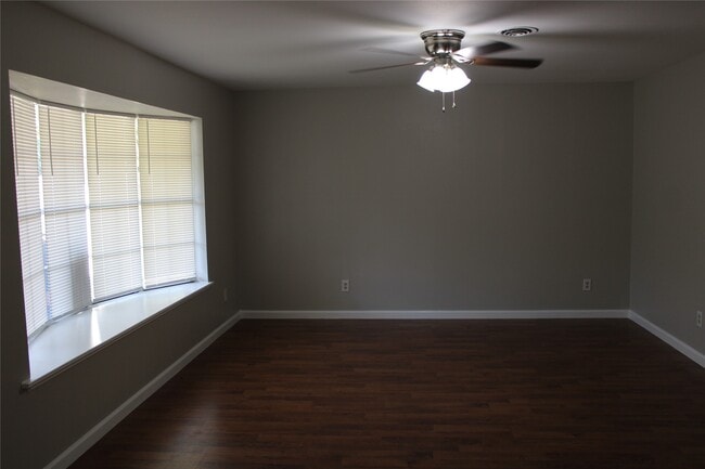 121 Mary Ln in Bacliff, TX - Building Photo - Building Photo