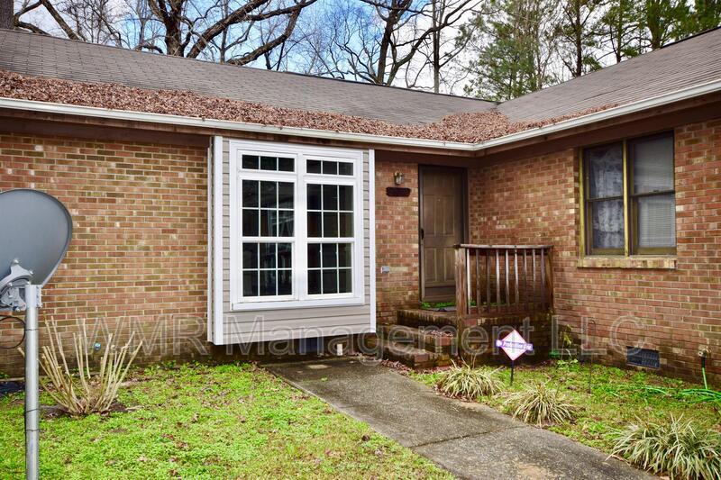 5707-5705 5 Sisters Ct in Fayetteville, NC - Building Photo