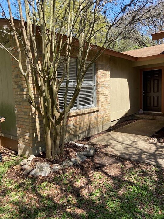 9610 Sugar Hill Dr in Austin, TX - Building Photo