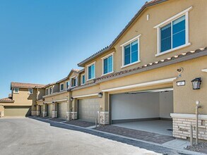 45 Alamere Falls Dr in Las Vegas, NV - Building Photo - Building Photo