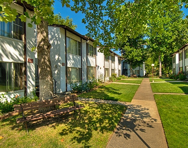 Heritage Plaza in Redding, CA - Building Photo