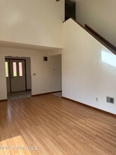 103 Stone Ridge Ct in Altamont, NY - Foto de edificio - Building Photo