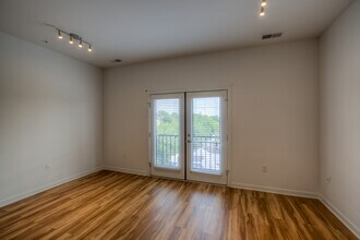 Blackstone Station in Omaha, NE - Foto de edificio - Interior Photo