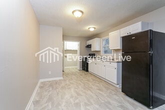 904 Gordon St in High Point, NC - Building Photo - Building Photo