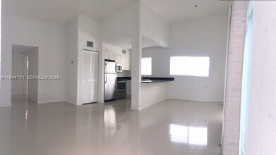 8035 Crespi Blvd in Miami Beach, FL - Building Photo - Building Photo