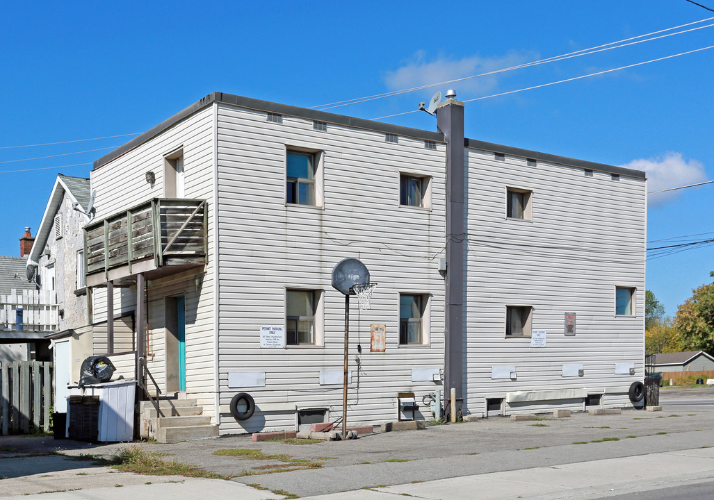 292 Welland Ave in St Catharines, ON - Building Photo