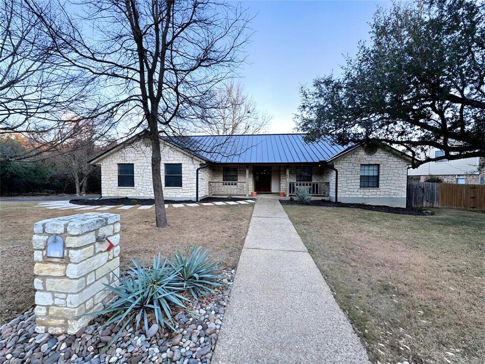 9007 Spring Lake Dr in Austin, TX - Building Photo