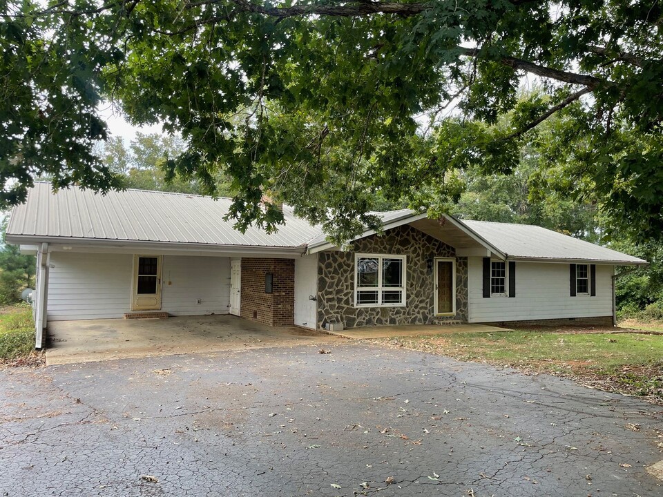 7539 Gravel Hill Rd in Denton, NC - Foto de edificio