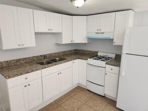 1315 Waikiki Way in Tampa, FL - Building Photo - Building Photo