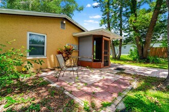 5709 Lake Le Clare Rd in Lutz, FL - Building Photo - Building Photo