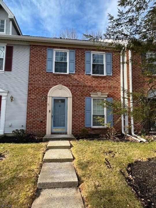 22 Albury Way in North Brunswick, NJ - Building Photo