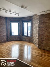 604 W Surf St, Unit 3001-556-2F in Chicago, IL - Building Photo - Building Photo