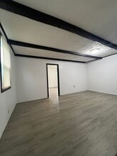 806 Menominee Dr in Lake In The Hills, IL - Foto de edificio - Building Photo