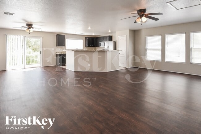 613 Belsay Castle Ct in Las Vegas, NV - Building Photo - Building Photo