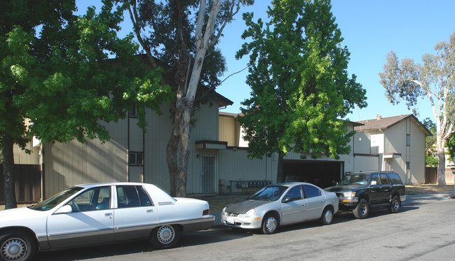 220 Bendorf Dr in San Jose, CA - Building Photo - Building Photo