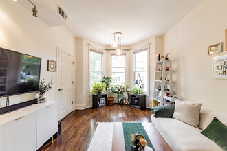 2251 W Melrose St, Unit 1 in Chicago, IL - Building Photo - Building Photo