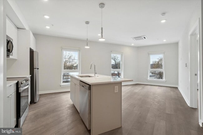 3449 Scotts Ln, Unit B202 in Philadelphia, PA - Building Photo - Building Photo