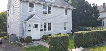 10 Highland Rd, Unit Lower in Greenwich, CT - Foto de edificio - Building Photo