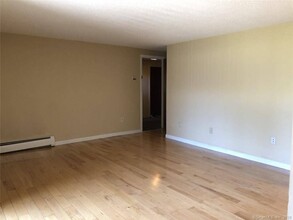 16 Trolley Crossing Ln, Unit 16 in Middletown, CT - Building Photo - Building Photo