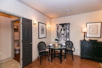 Westmount at Ashwood in Atlanta, GA - Foto de edificio - Building Photo