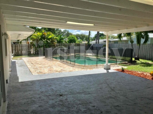 19462 SW 87th Pl in Cutler Bay, FL - Foto de edificio - Building Photo