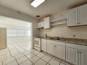 5860 70th Ave N in Pinellas Park, FL - Foto de edificio - Building Photo